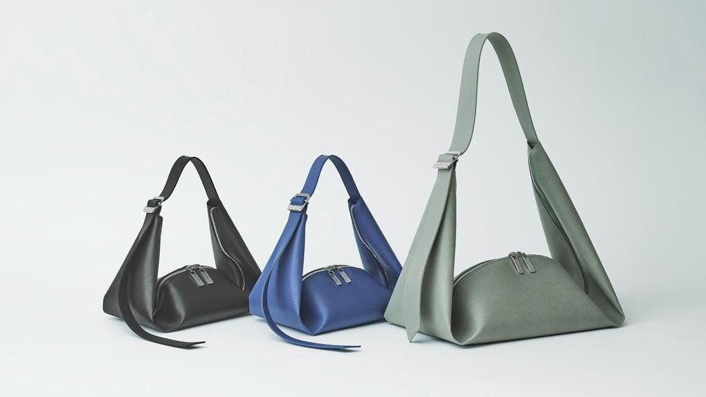 「リーフ」 スモールバッグ(H95×W260) 各46,200円 ラージバッグ(H120×W800) 63,800円