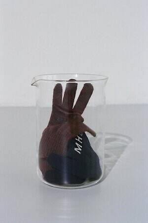 テンベア×MHL.“経年変化を楽しむ”キャンバスバッグ、2WAYショルダートートなど｜写真6