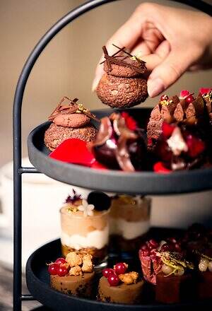 チョコレート尽くしのアフタヌーンティーが銀座で、”とろり”とチョコクリーム溢れるフレンチトースト｜写真5