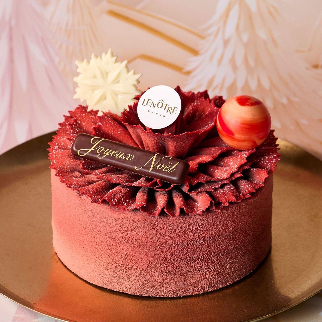 「フイユ・ドトンヌ・ノエル」7,020円(直径12cm×高さ5cm)※3～4名用、銀座三越店限定。