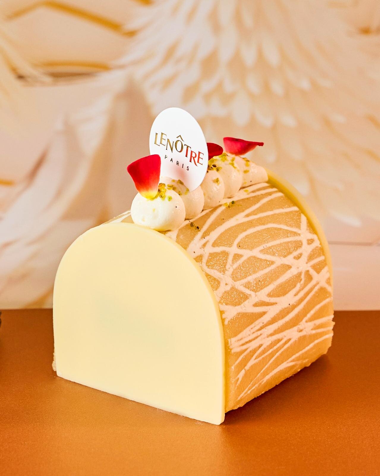 ルノートル25年クリスマスケーキ、“まるで花束”真っ赤なチョコムース＆苺煌めくレアチーズケーキ｜写真3