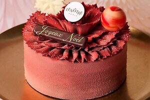 ルノートル25年クリスマスケーキ、“まるで花束”真っ赤なチョコムース＆苺煌めくレアチーズケーキ