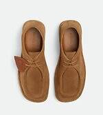 ボッテガ・ヴェネタからハート型レザーチャーム付きのスクエアトゥシューズ｜写真1