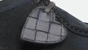 ボッテガ・ヴェネタからハート型レザーチャーム付きのスクエアトゥシューズ｜写真6