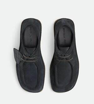 ボッテガ・ヴェネタからハート型レザーチャーム付きのスクエアトゥシューズ｜写真4