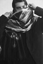 ディスコード ヨウジヤマモト“白百合の花”大判ストール、色が混ざり合うシルクウールのストールも｜写真1