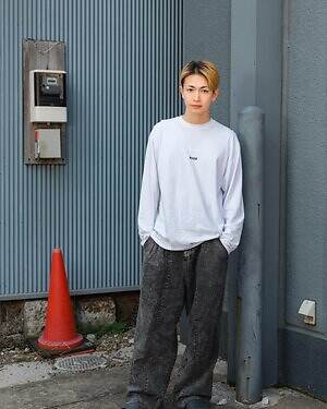 舞台『Too Young』新宿歌舞伎町での群像劇、調査員宮﨑秋人＆“界隈”の顔役綱啓永にインタビュー｜写真11