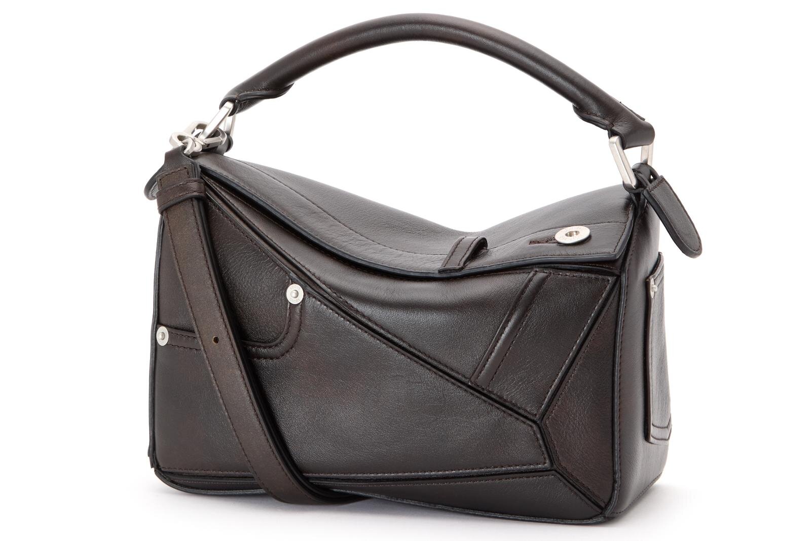 ロエベの人気バッグ「パズル」「フラメンコ」が“ジーンズ風”デザインに、リベットやベルトループを配置