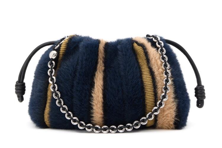 フラメンコパース(ジャカードニット) 541,200円 サイズ：30X20X10.5cm