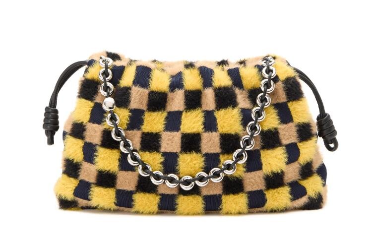 フラメンコパース(ジャカードニット) 541,200円 サイズ：30X20X10.5cm