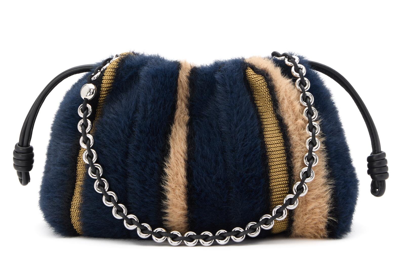 ロエベ“ふんわり”ニット＆アニマル柄シアリングの「フラメンコ」バッグ