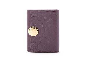 ロエベのウィメンズ革財布、“アナグラム”モチーフのくすみカラー三つ折りウォレットなど|写真10