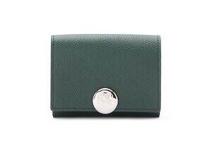 ロエベのウィメンズ革財布、“アナグラム”モチーフのくすみカラー三つ折りウォレットなど|写真12