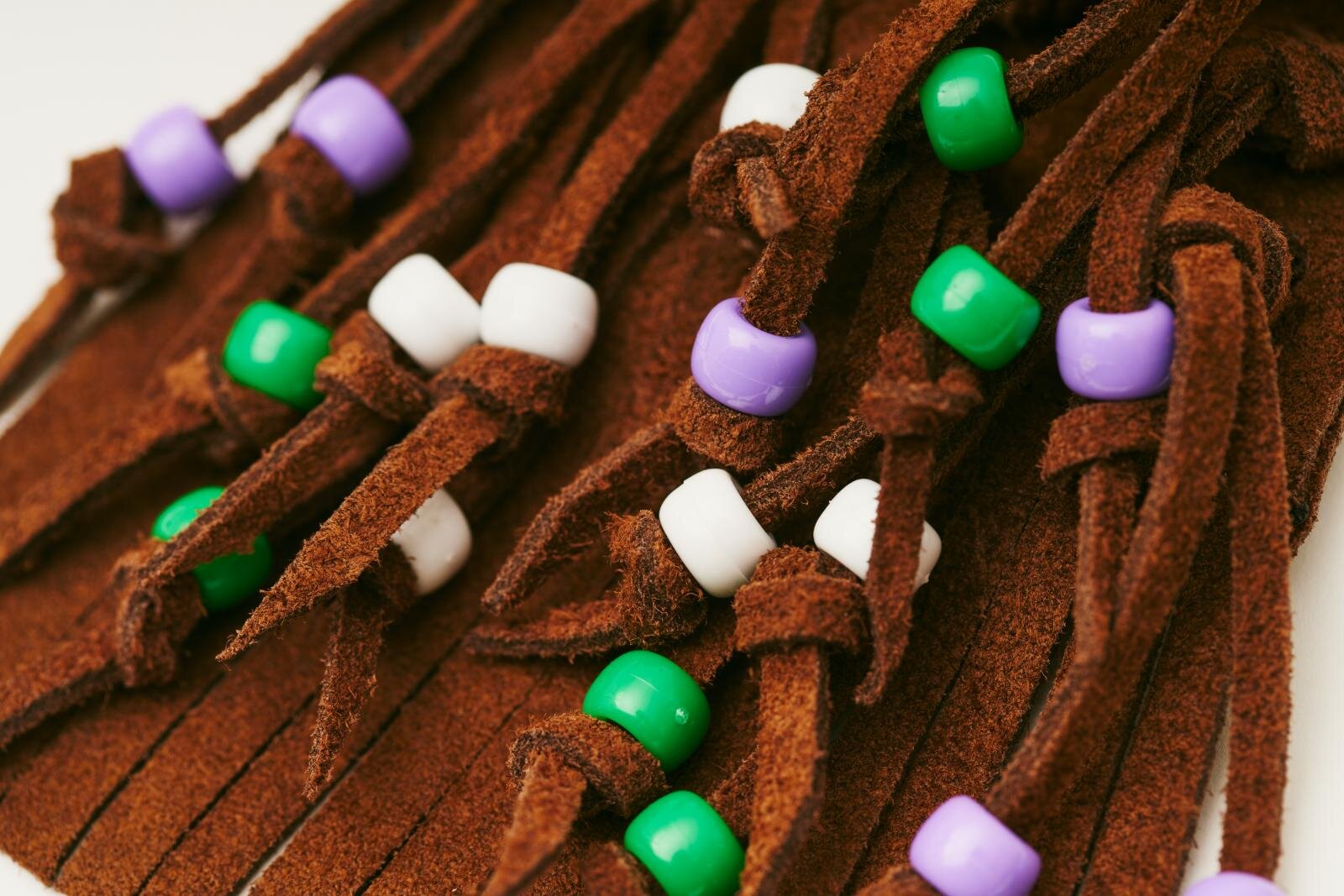 シャカの6WAYモカシン風シューズ、タッセル・ビーズ付きフリンジ・踵ストラップを自由に着脱｜写真9