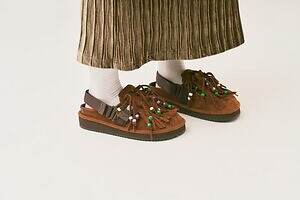 シャカの6WAYモカシン風シューズ、タッセル・ビーズ付きフリンジ・踵ストラップを自由に着脱｜写真14