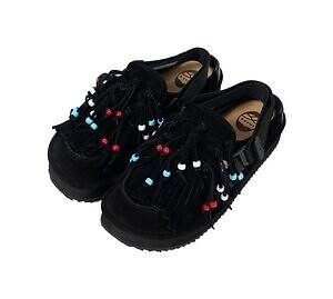 シャカの6WAYモカシン風シューズ、タッセル・ビーズ付きフリンジ・踵ストラップを自由に着脱｜写真2