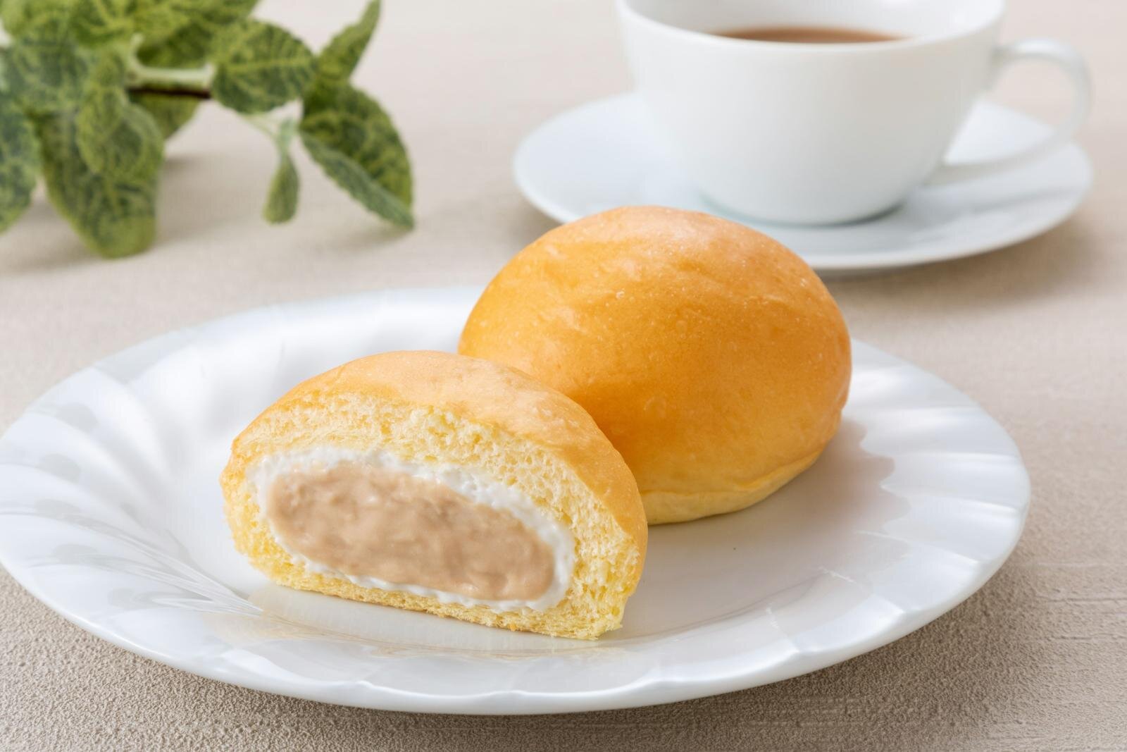 ファミリーマート限定「冷やして食べる とろけるくりーむパン ミルクティー」1個 290円