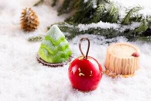 ヒルトン京都25年クリスマス、“まるでスノードーム”なオーナメント型ショート＆トレインケーキ｜写真6