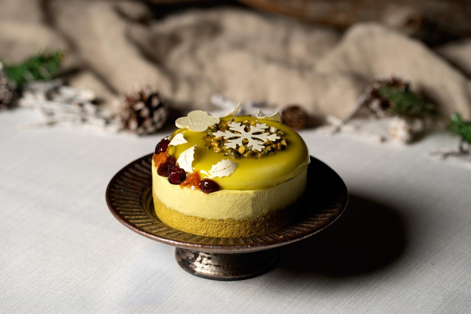 パティーナ大阪25年クリスマス、きび砂糖と苺のショートケーキ＆ピスタチオのムースケーキなど