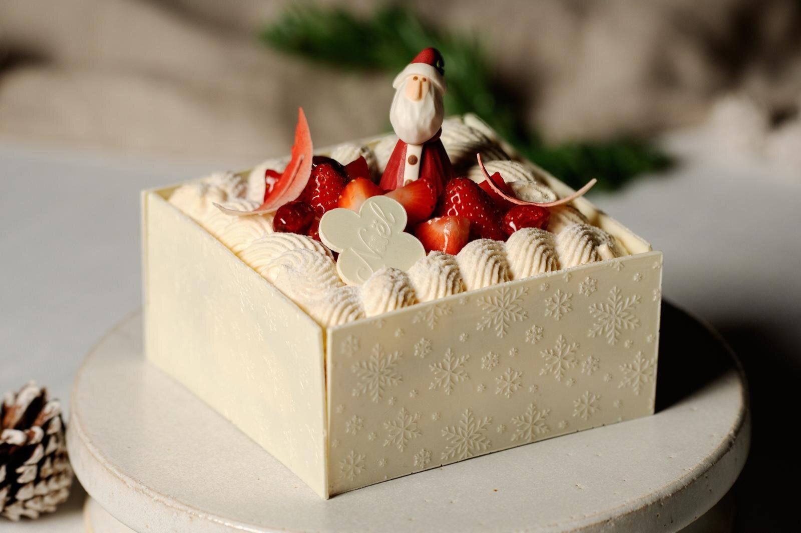 パティーナ大阪25年クリスマス、きび砂糖と苺のショートケーキ＆ピスタチオのムースケーキなど