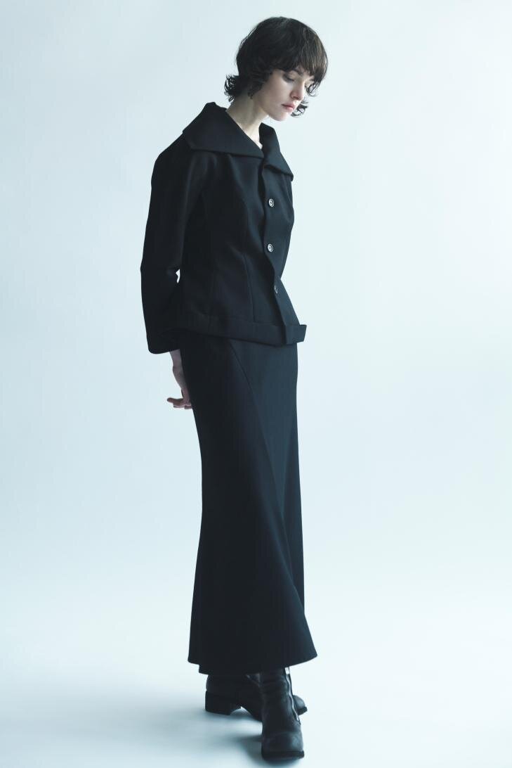 マッキンジャケット 123,200円 斜切替ロングスカート 66,000円