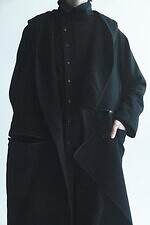 ヨウジヤマモトのツイードジャケットやスカート、流れるようなドレープの黒ドレスも｜写真8