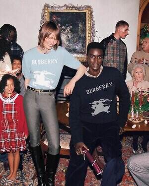 バーバリー“チェック柄”カシミヤマフラー、ふんわりアルパカウールブレンドのストールも｜写真26