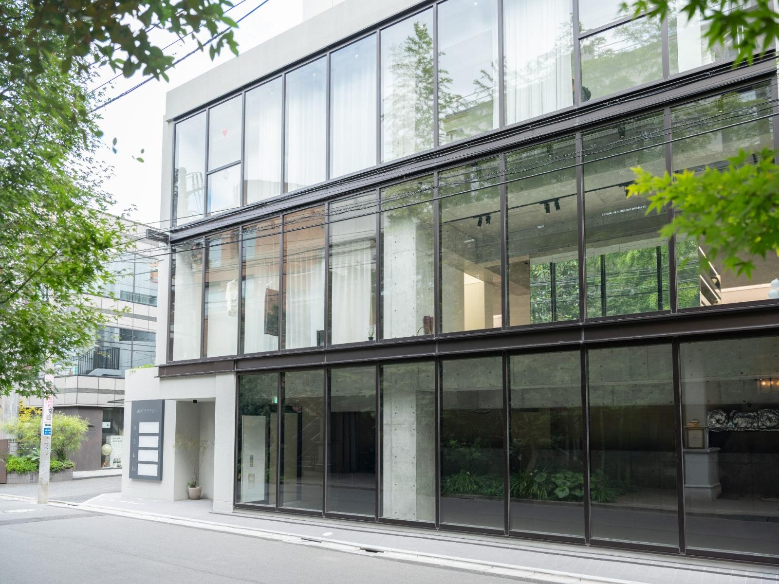 アモーメントが東京・表参道に初グローバルフラッグシップストア、フルコレクションを展開｜写真9