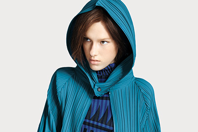 プリーツ プリーズ イッセイ ミヤケから新作アウター登場 - 幾何学模様のポンチョなど