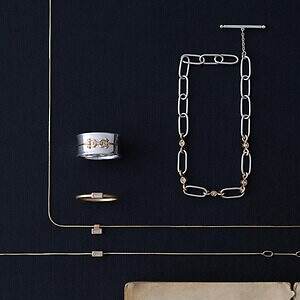 アガットのダイヤモンドジュエリー、透かし模様のネックレスや"植物＆月"モチーフのピアス｜写真4