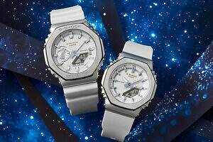 G-SHOCK“クリスマスオーナメント”着想カラーのペアウオッチ、星が降り注ぐ文字板の腕時計も