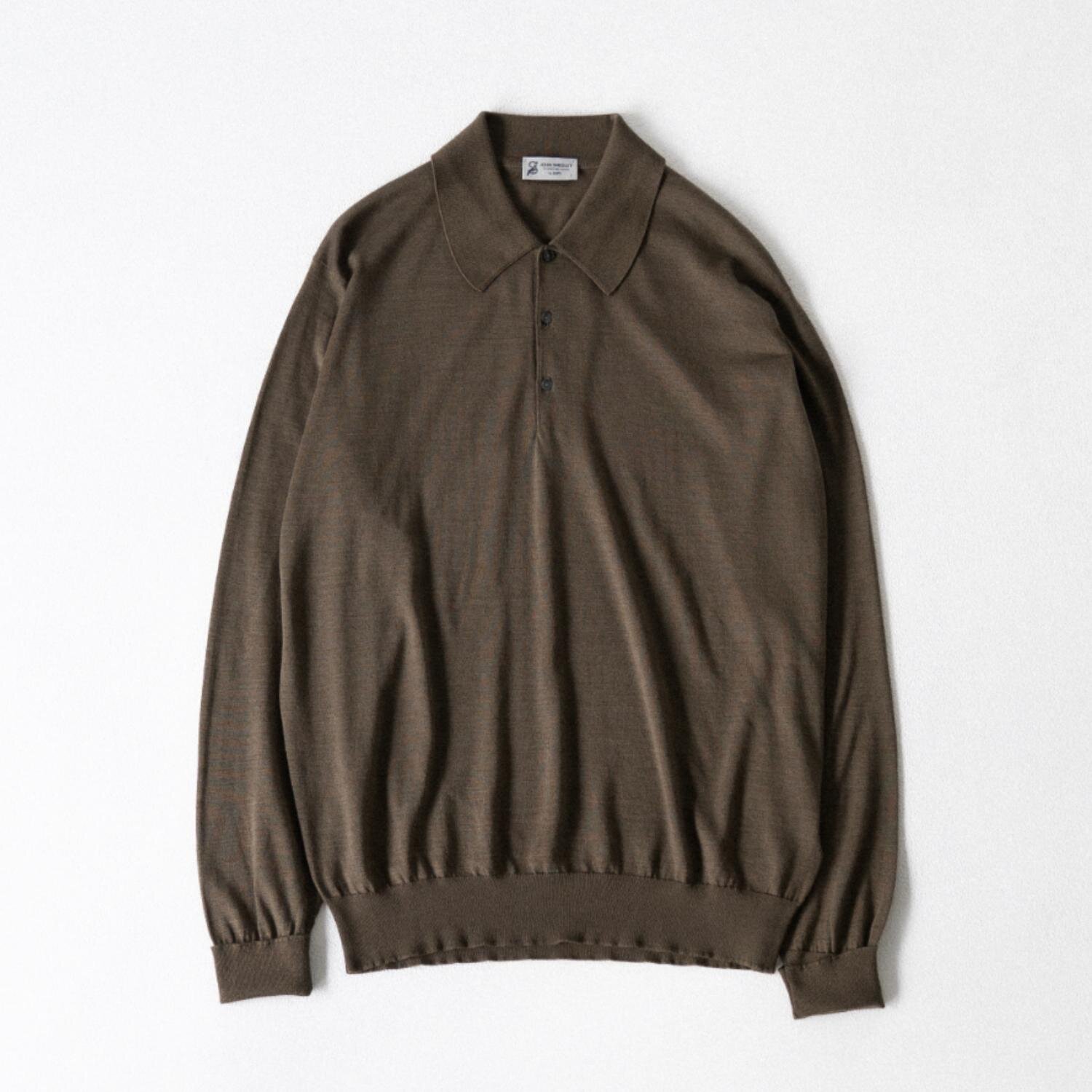 トリッカーズの“刺繍ベルベット”シューズやクロケット＆ジョーンズの菱形ローファー、シップスで｜写真3