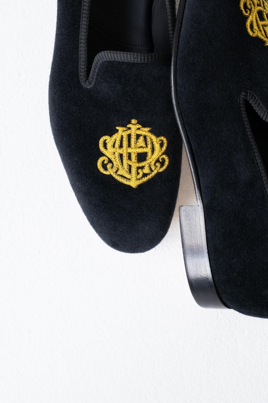 トリッカーズの“刺繍ベルベット”シューズやクロケット＆ジョーンズの菱形ローファー、シップスで｜写真7