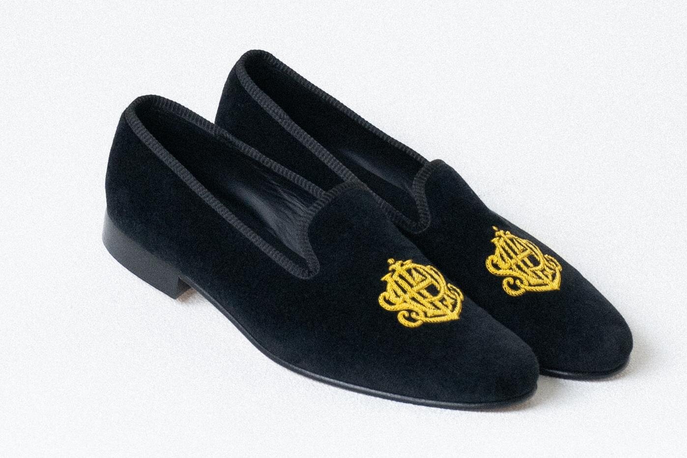 トリッカーズの“刺繍ベルベット”シューズやクロケット＆ジョーンズの菱形ローファー、シップスで