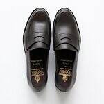 トリッカーズの“刺繍ベルベット”シューズやクロケット＆ジョーンズの菱形ローファー、シップスで｜写真2