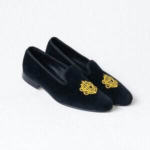 トリッカーズの“刺繍ベルベット”シューズやクロケット＆ジョーンズの菱形ローファー、シップスで｜写真1