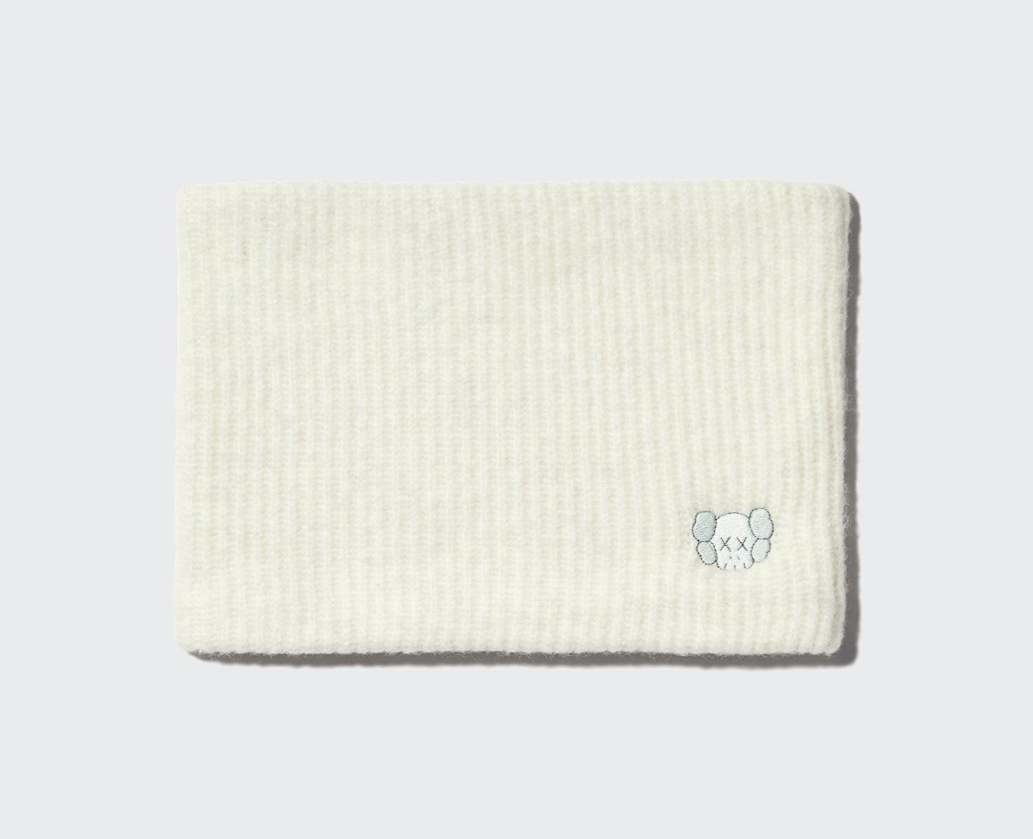 ユニクロ×KAWSニットウェア、カシミヤセーターや“XX刺繍”のヒートテックニットマフラー｜写真26