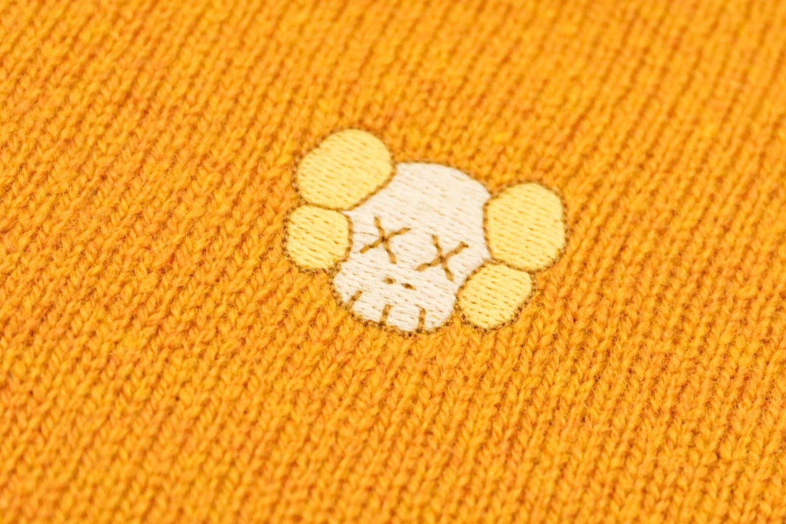 ユニクロ×KAWSニットウェア、カシミヤセーターや“XX刺繍”のヒートテックニットマフラー｜写真43