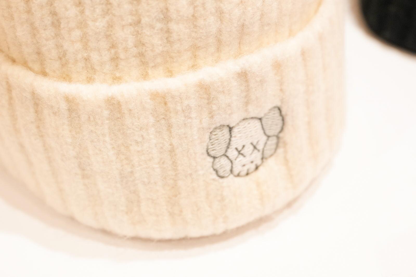 ユニクロ×KAWSニットウェア、カシミヤセーターや“XX刺繍”のヒートテックニットマフラー｜写真37