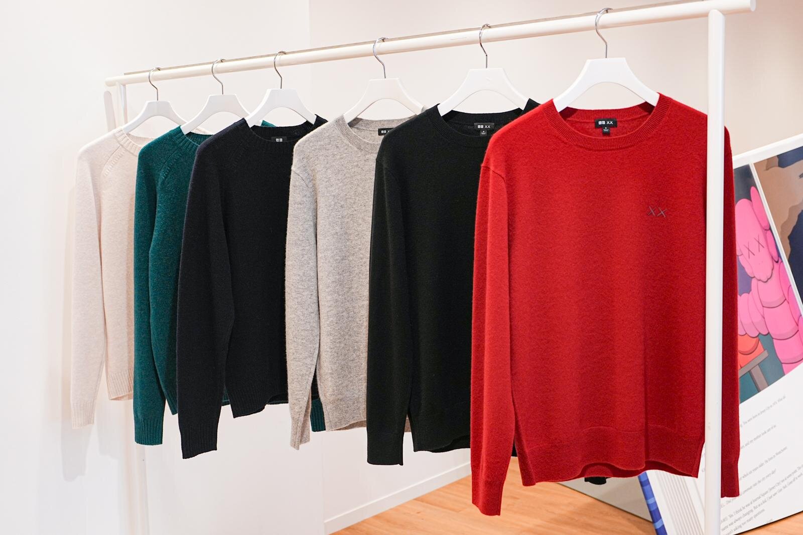 ユニクロ×KAWSニットウェア、カシミヤセーターや“XX刺繍”のヒートテックニットマフラー｜写真44