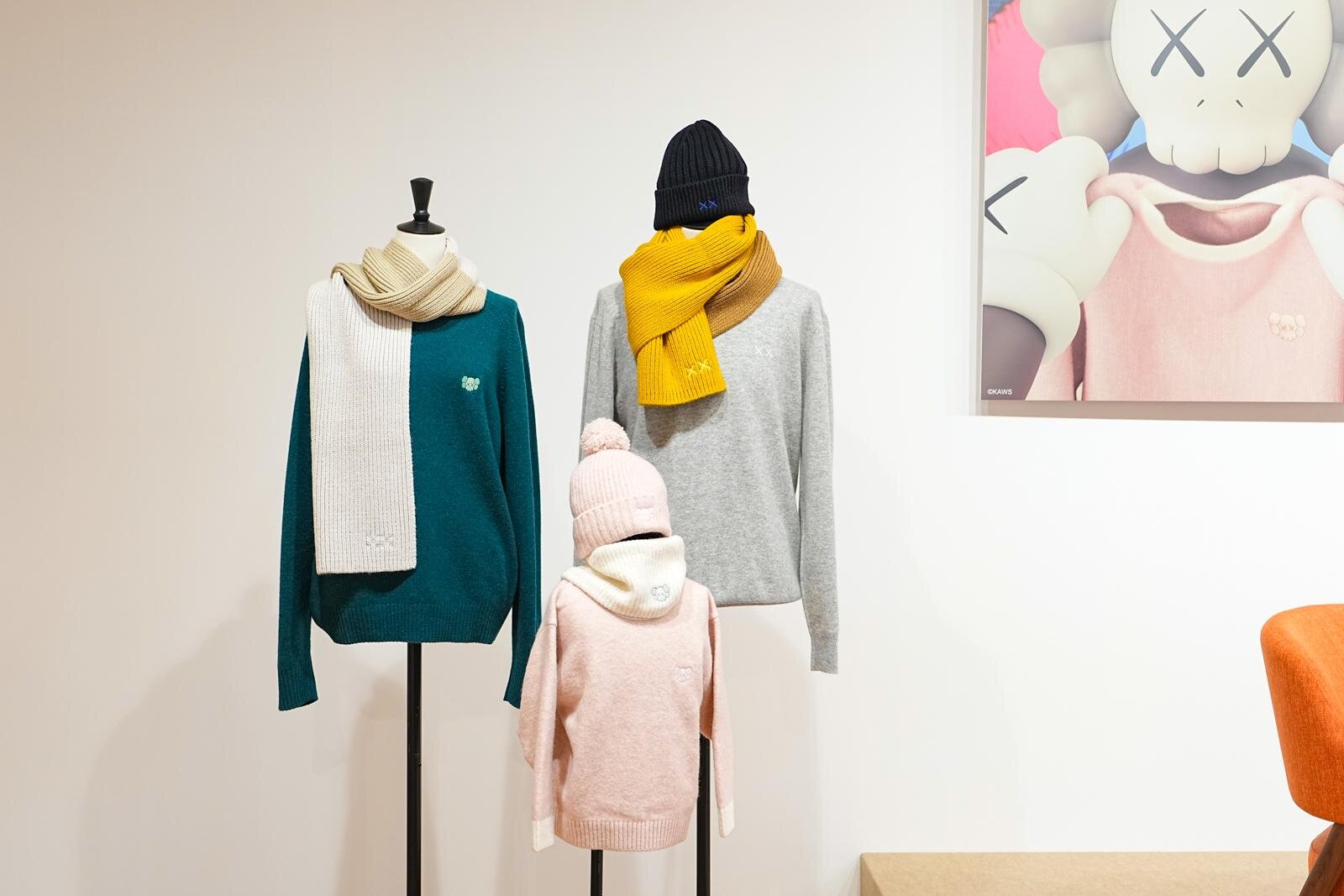ユニクロ×KAWSニットウェア、カシミヤセーターや“XX刺繍”のヒートテックニットマフラー｜写真34