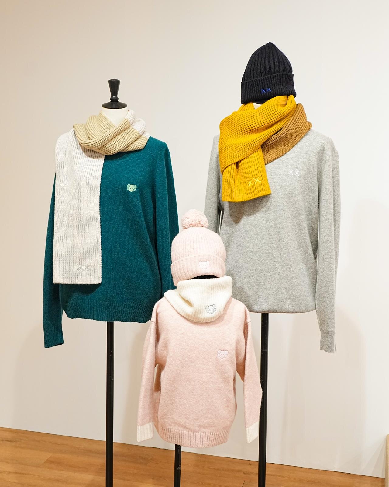 ユニクロ×KAWSニットウェア、カシミヤセーターや“XX刺繍”のヒートテックニットマフラー｜写真35