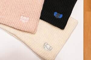 ユニクロ×KAWSニットウェア、カシミヤセーターや“XX刺繍”のヒートテックニットマフラー｜写真50