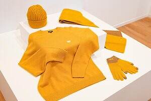 ユニクロ×KAWSニットウェア、カシミヤセーターや“XX刺繍”のヒートテックニットマフラー｜写真41