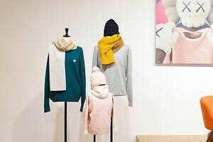ユニクロ×KAWSニットウェア、カシミヤセーターや“XX刺繍”のヒートテックニットマフラー｜写真34