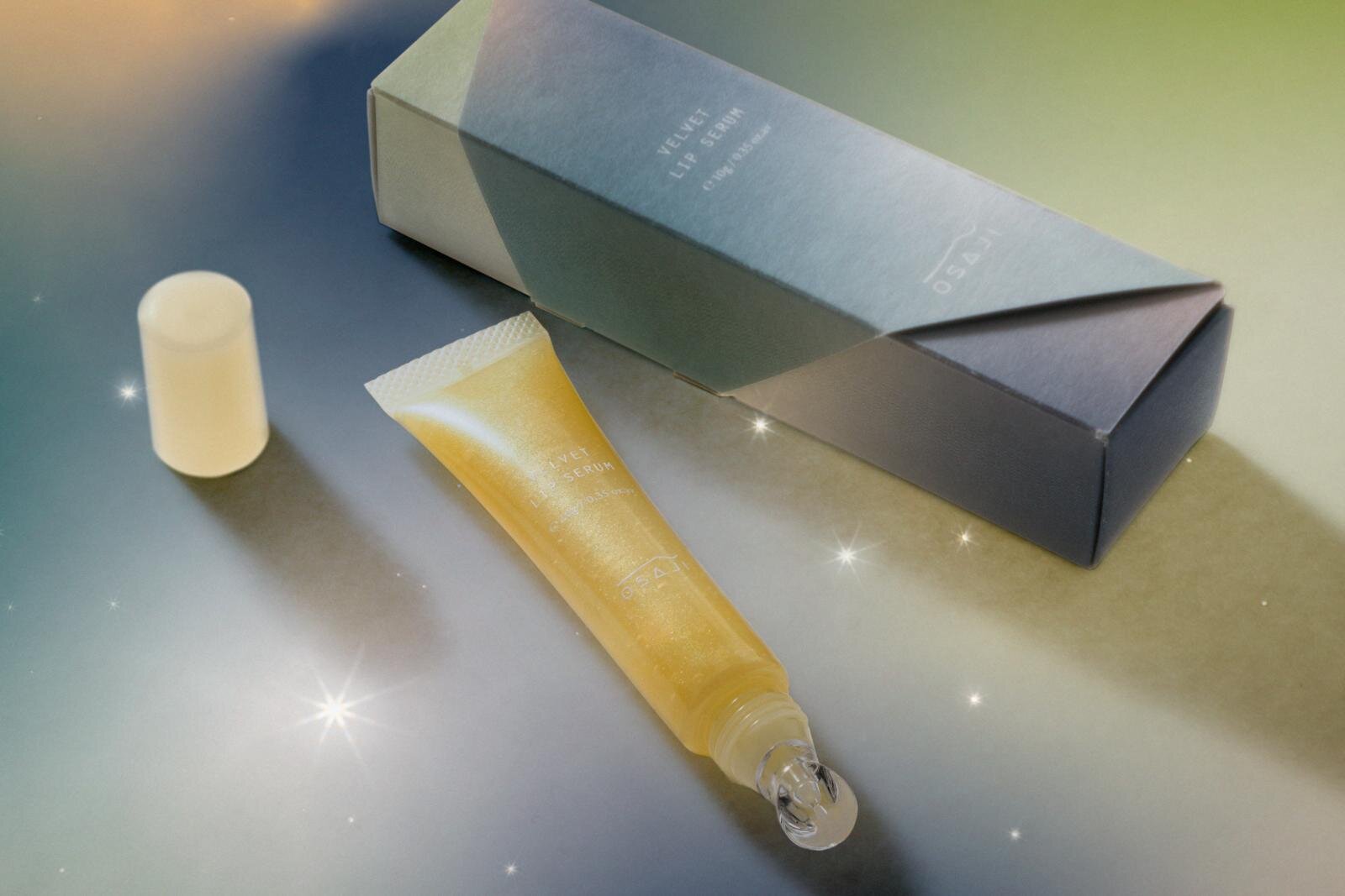 オサジ25年冬コスメ“優雅なネロリ”香るリップ美容液、オーロラのように煌めく限定パッケージで