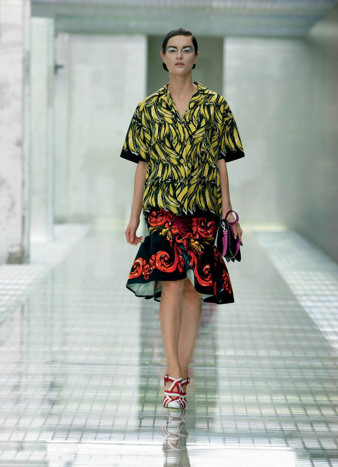 南米の気分たっぷり、ミニマルでバロックなプラダ(Prada)の最新