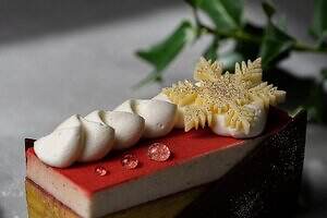パティスリーパブロフ25年クリスマスケーキ「ホワイトクリスマス」テーマの”純白フリル”ケーキ｜写真9