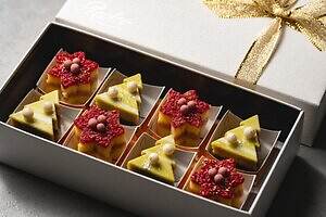 パティスリーパブロフ25年クリスマスケーキ「ホワイトクリスマス」テーマの”純白フリル”ケーキ｜写真7