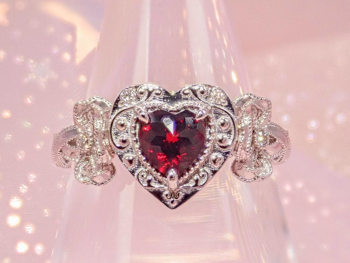 「チャーミーパクトリング」(シルバーモデル/ガーネット) 29,800円